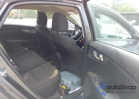 2021 Kia Forte Lxs z USA, uszkodzony, nr VIN 3KPF24AD9ME347076